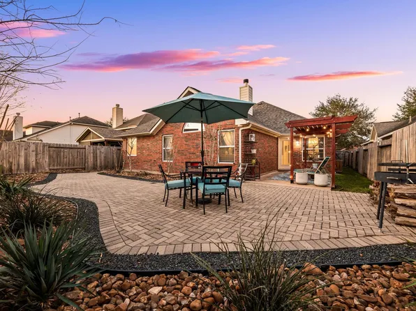 20707 Sapphire Lake Rd, Richmond, TX 77407