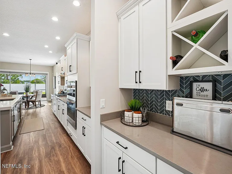 10223 Silverbrook Trl — Photo 18