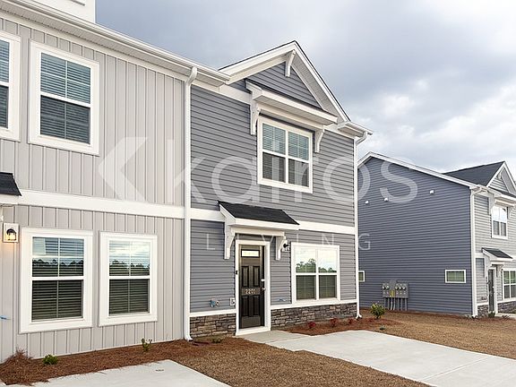 2nd image of 2201 Banyon Cir