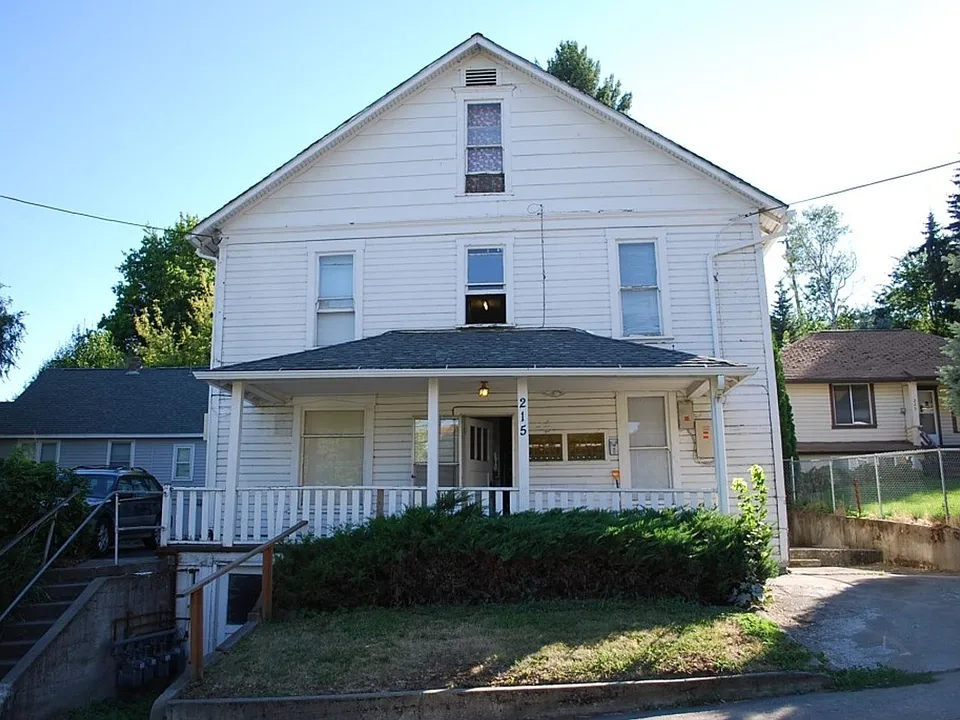 215 W Main St