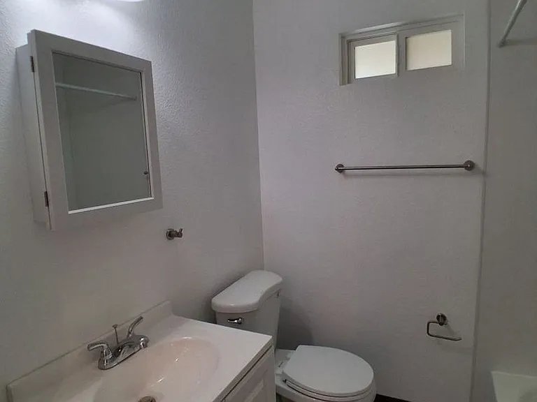 4864 E. University Ave — Photo 8