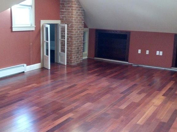 Living room with no furniture