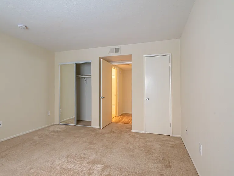 Riverside Terrace Apartments — Photo 25