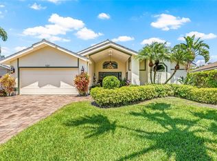 5270 White Sand Cir NE, Saint Petersburg, FL 33703