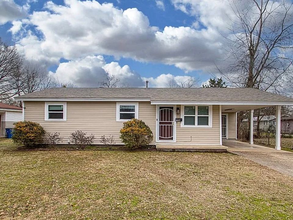 1st image of 704 Rose Ln