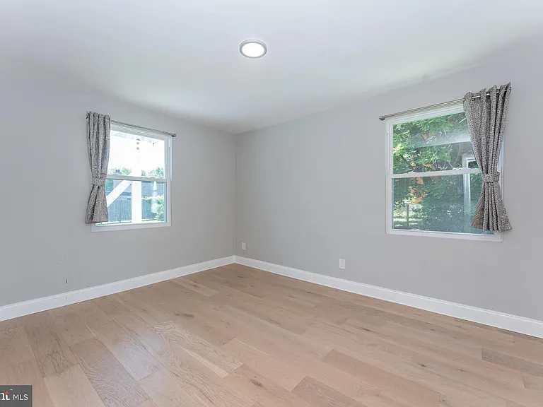 75 Reeder Ave — Photo 14