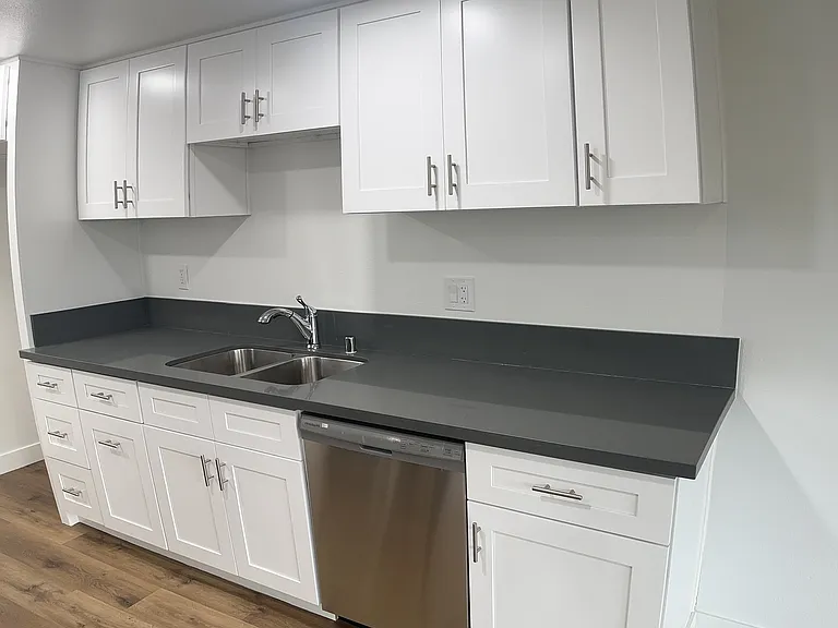California Euclid Apartments — Photo 15