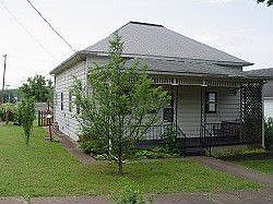 4th image of 124 N 4th St