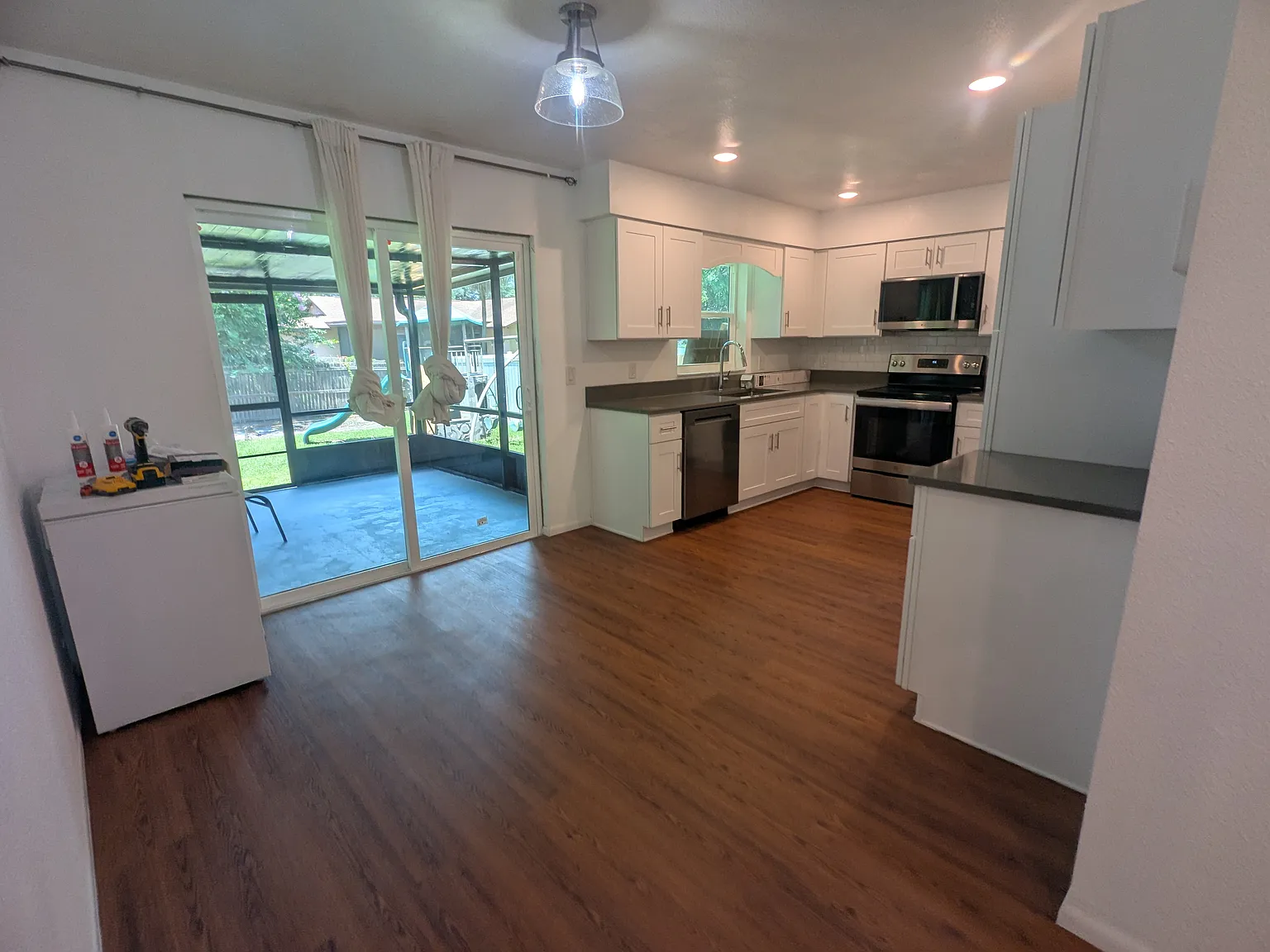 3 bed, 1693 sqft, $2,200 — Photo 2