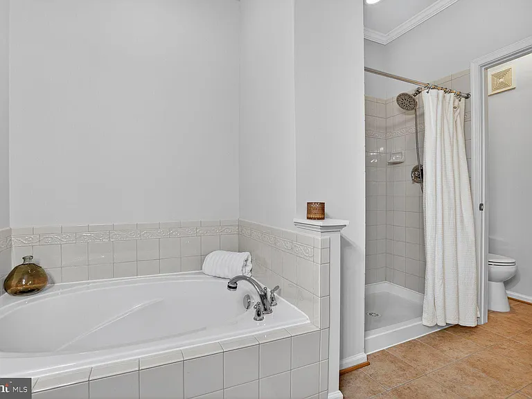 2621 Eastbourne Dr — Photo 17