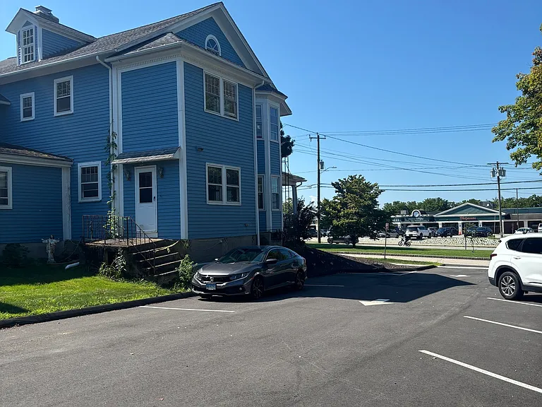 24 Broadway St — Photo 33