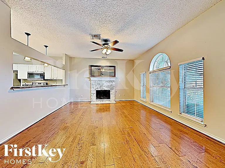 5611 Chimney Rock Dr — Photo 2