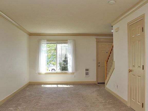4th image of 6035-6037 SE Woodstock Blvd #6035
