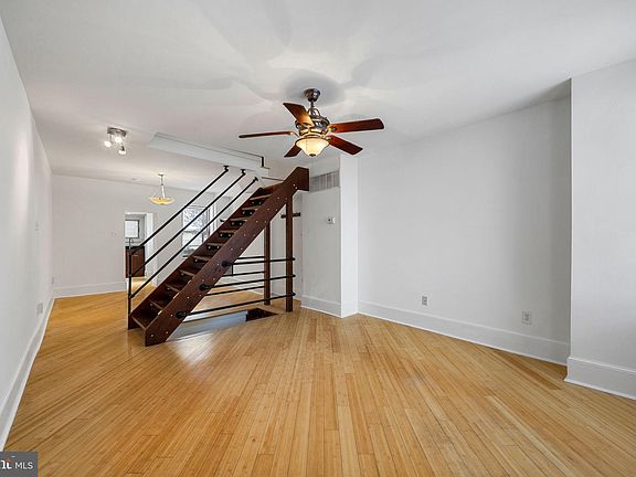 4th image of 448 E Wildey St
