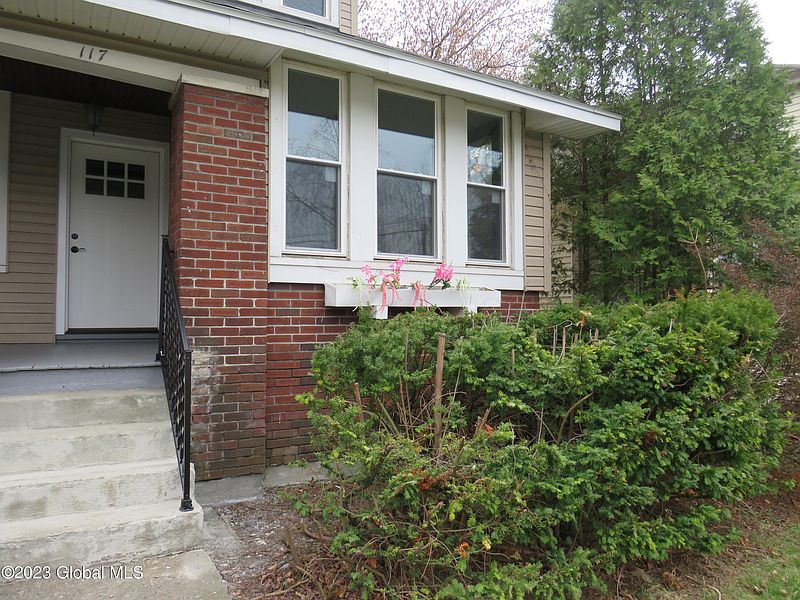 3rd image of 117 N Main Avenue
