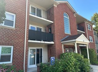 32 Maple Crest Cir APT G, Holyoke, MA 01040