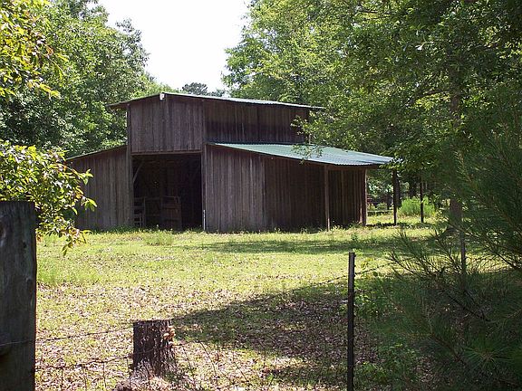 Barn with 3 stalls