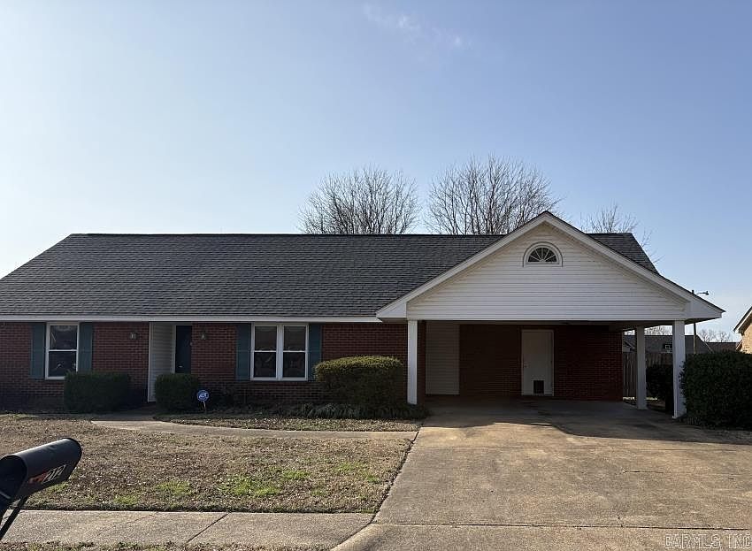 1st image of 212 E Greenbriar Dr