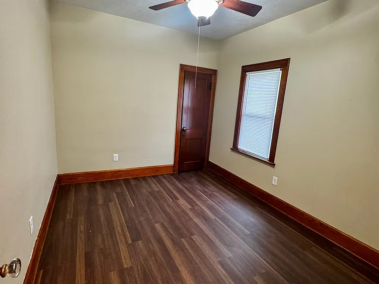 1362 Easton Dr — Photo 10