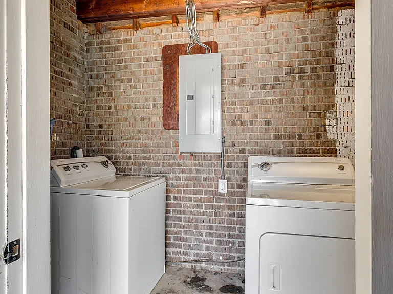 1615 Tillman St — Photo 32