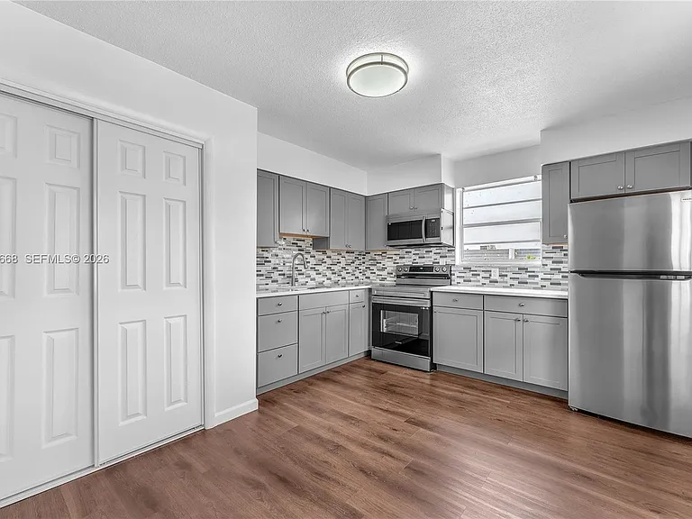 3750 SW 59th Ave #3 — Photo 2