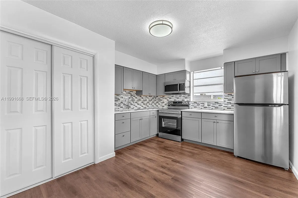 Building Photo - 3750 SW 59th Ave #3