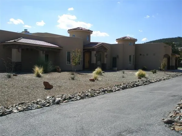 24 Naomi Dr, Tijeras, NM 87059