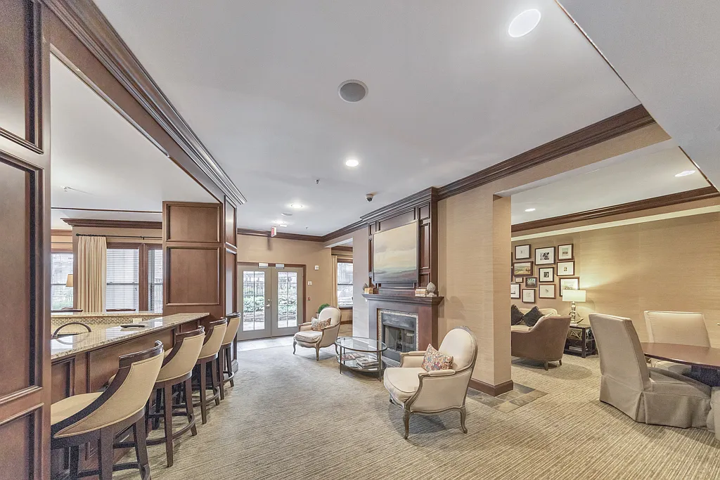 901 Abernathy Rd NE — Photo 3