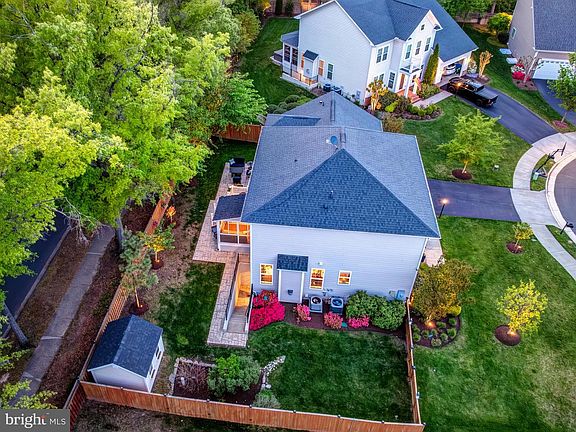 2nd image of 105 Heglar Oaks Ct