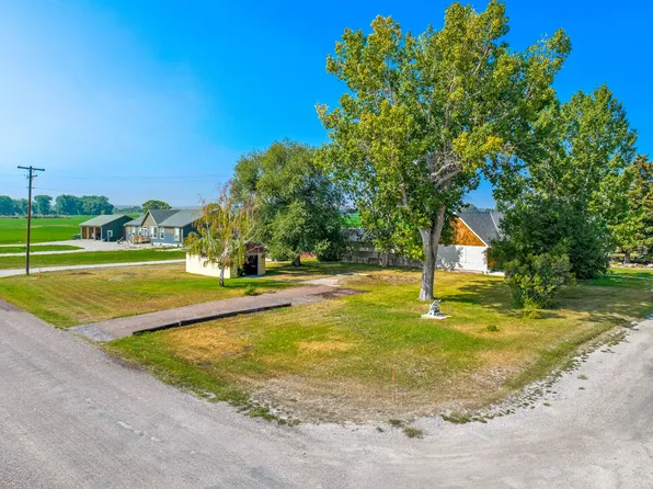 101 10th Ave NW, Choteau, MT 59422