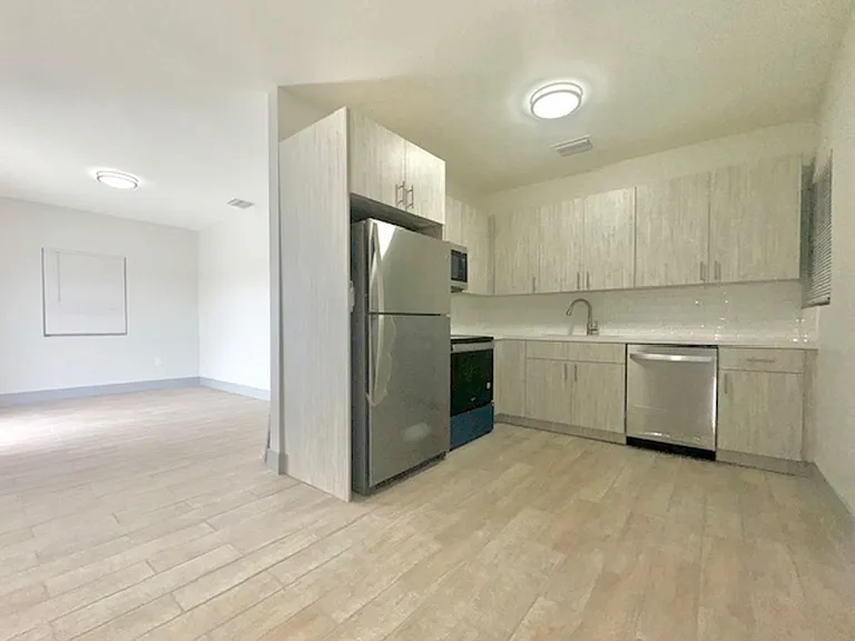 845 NW 12th St — Photo 3