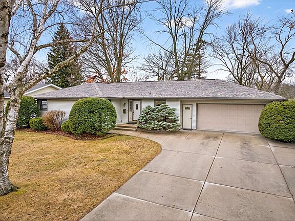 2nd image of 2306 Woodcrest Dr
