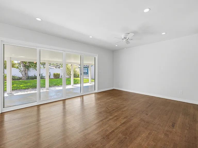 225 N Orchard Ave — Photo 3