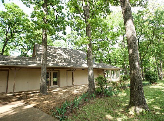 2nd image of 133 Hideaway Cir