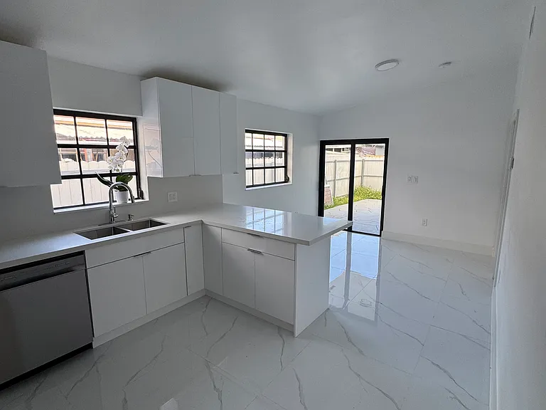 2682 W 70th Pl — Photo 12