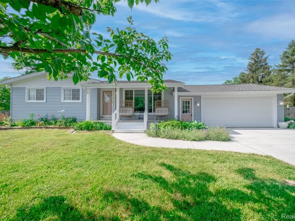 3474 Bilsky St, Burton, MI 48519