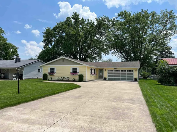 601 E Pickwick Dr, Syracuse, IN 46567