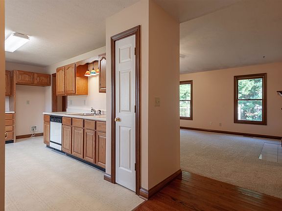 4th image of 534 S Violet Ct