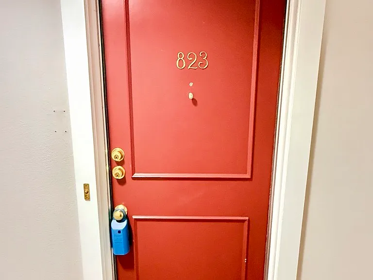 353 N Post Oak Ln #823 — Photo 2