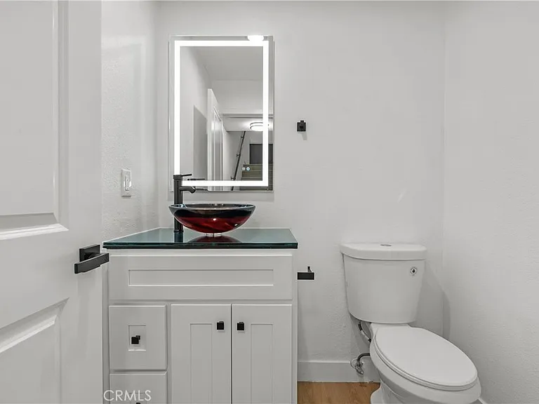 18417 Collins St #D — Photo 23
