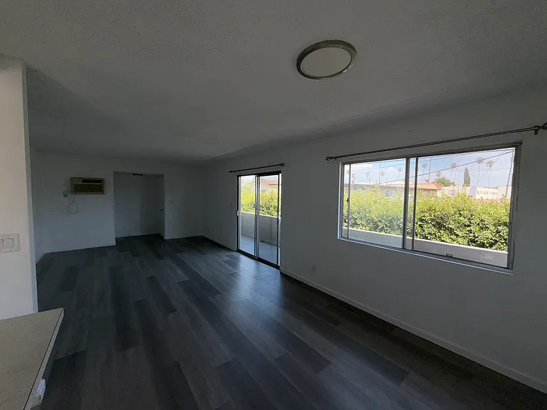 926 N Ardmore Ave #16 — Photo 6