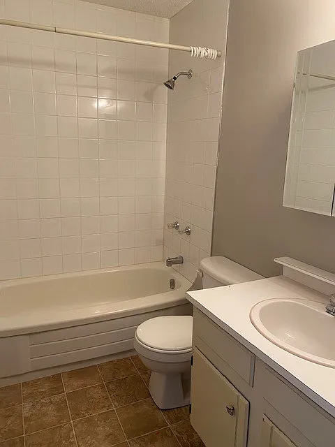 Building Photo - 195 Manora Pl NE #7