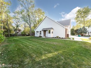 529 Indian Oaks Dr, Howell, MI 48843