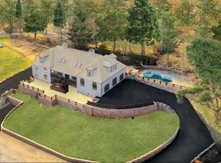 60 Mountain Vw, Hopewell Junction, NY 12533