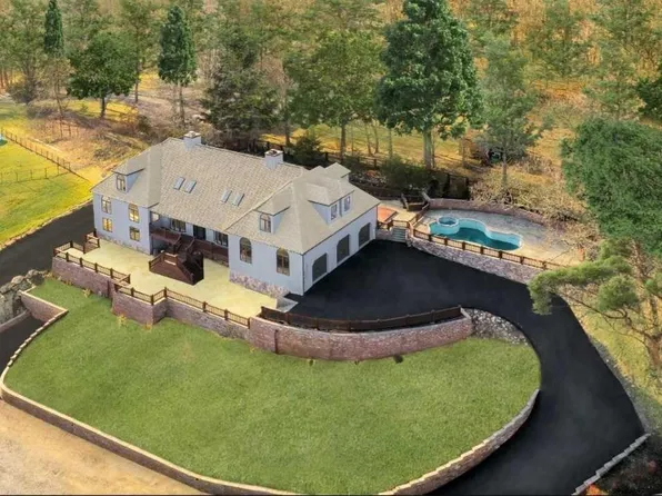 60 MOUNTAIN View, Hopewell Junction, NY 12533