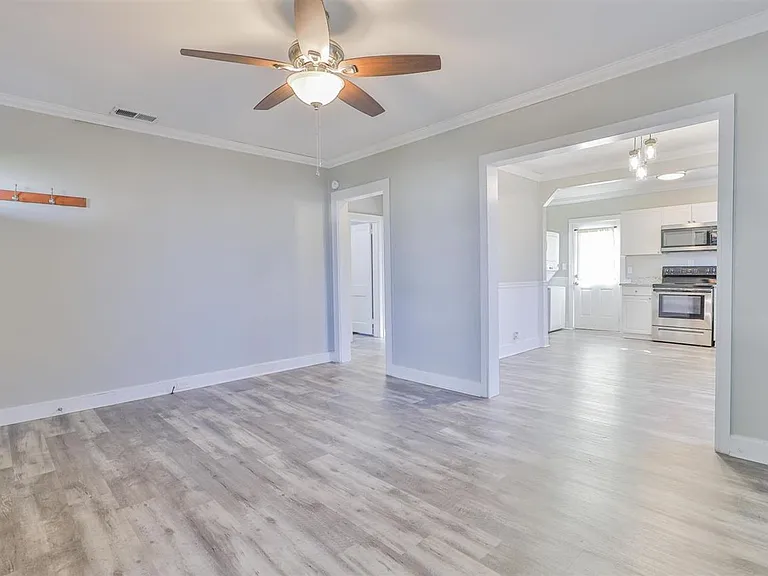 305 Virginia St — Photo 10