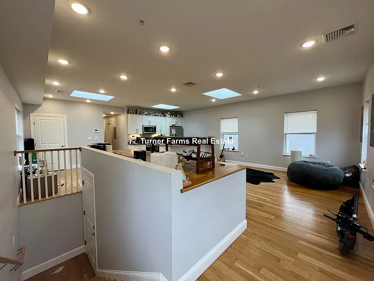 65 Burrell St #3A — Photo 11
