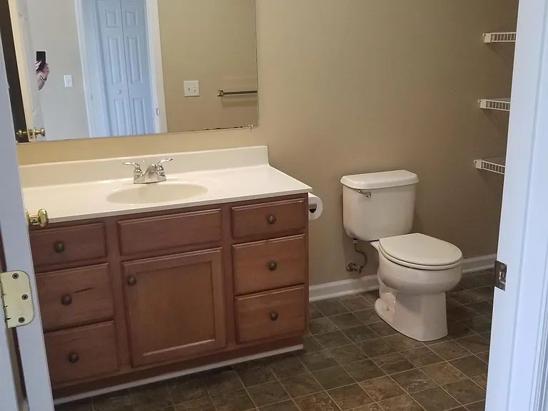 136 Barrington Ct — Photo 16