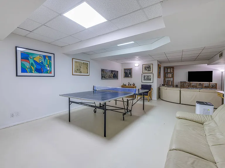 21 Woodland Way — Photo 16