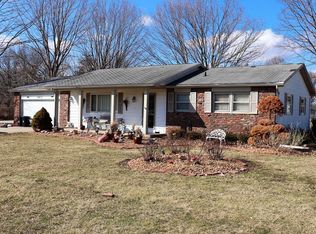 2915 Batestown Rd, Oakwood, IL 61858